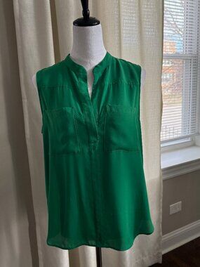 Ann Taylor Green Sleeveless Blouse V Neck Work Office Top Size M